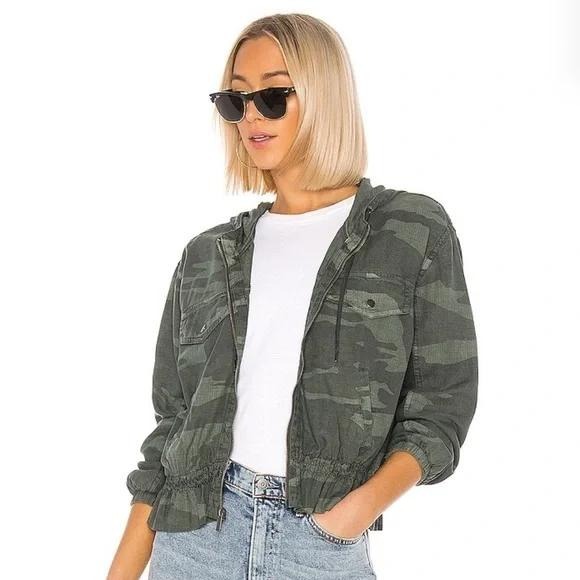 Splendid Women's Camo Print Hooded Zip Up Jacket Ruffle Hem Medium Hoodie - Picture 1 of 10